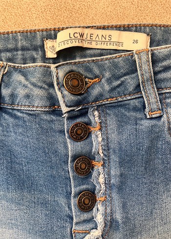 26 Beden Düğmeli Mini Denim Şort