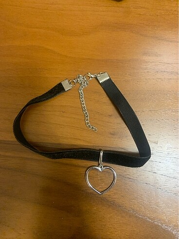 Siyah kalpli choker