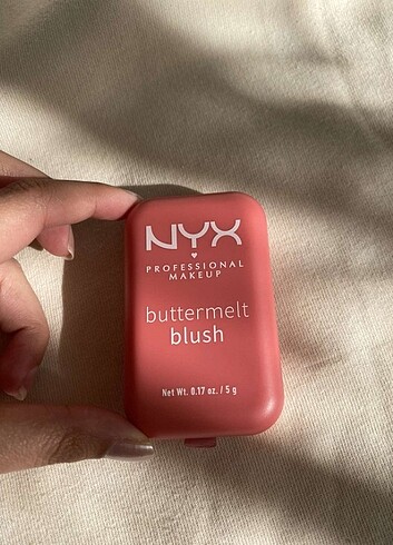 Nyx buttermelt allık 04