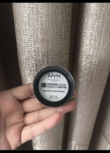 Nyx sabitleyici pudra 