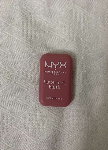 Nyx buttermelt allık 08