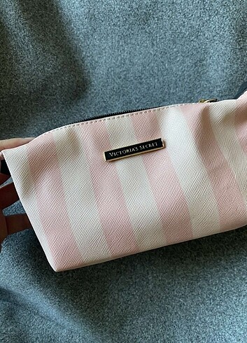 Victoria secret makyaj çantası