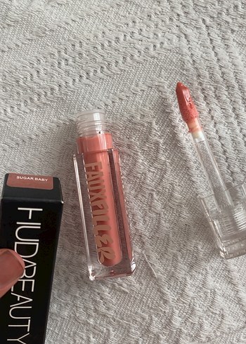 Huda Beauty lipgloss sugar babby renk - Görsel 2