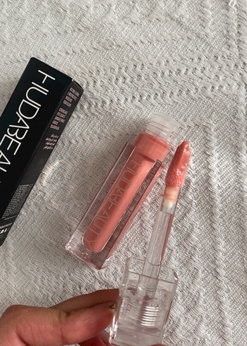 Huda Beauty lipgloss sugar babby renk - Görsel 3