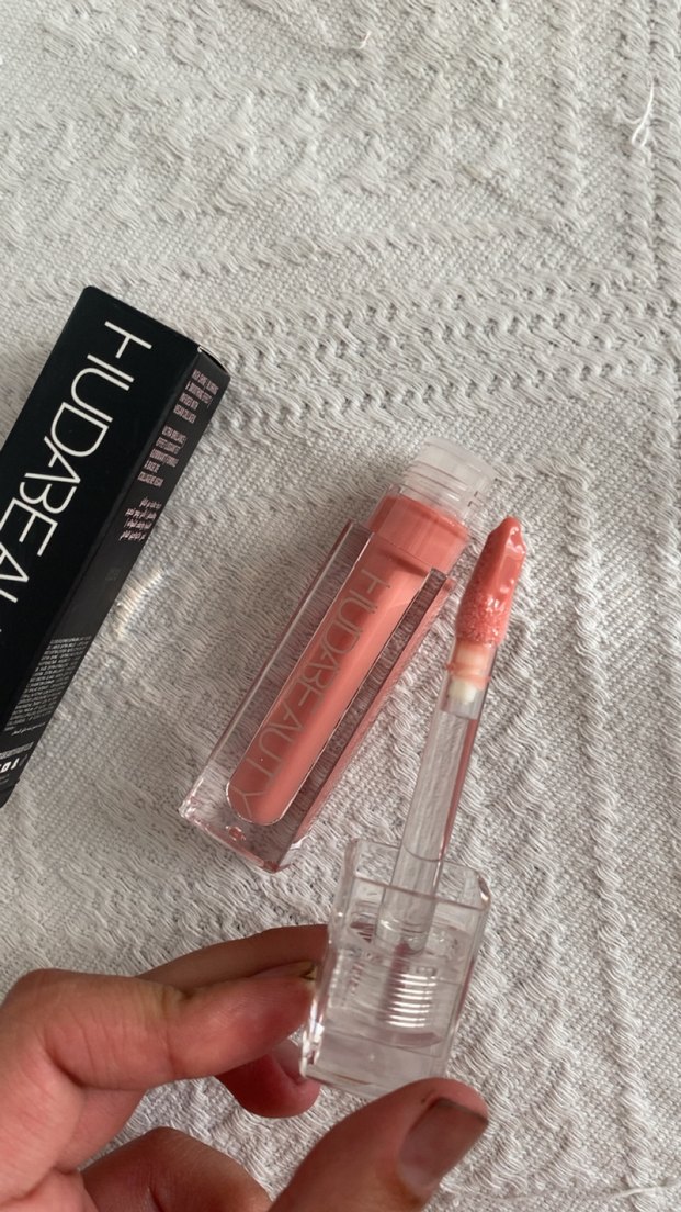 Huda Beauty lipgloss sugar babby renk - Görsel 3