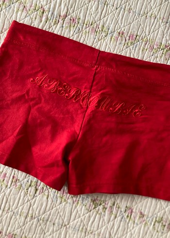 american vintage abercrombie fitch kırmızı baskılı mini şort