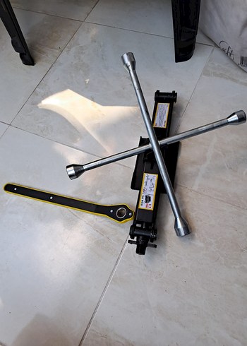 Beden Renk Sarı Kutulu Gri Model Kriko Seti