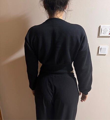 l Beden Bel kısmı lastikli dar crop sweatshirt