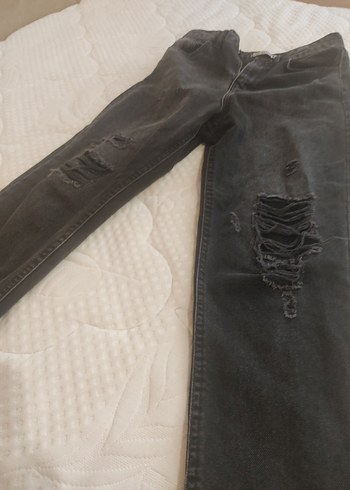 Trendyol & Milla Kadın Siyah Renkli Yırtık Denim Jean