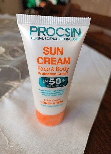 Procsin PROKSİN 50 FAKTÖR GÜNEŞ KREMİ