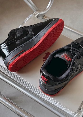 38 Beden Siyah Kırmızı Nike Air Force 1 Spor Ayakkabı