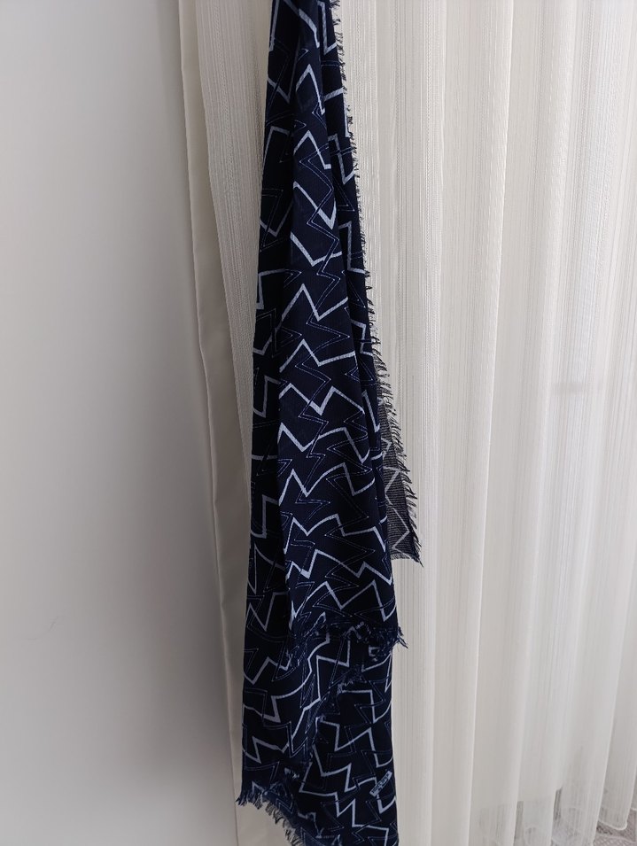 Kadınlar için Lacivert Bohem Drapeli Şal - Görsel 3