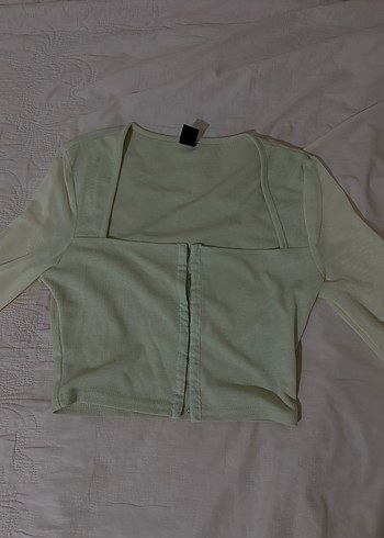 Bej Düğmeli Uzun Kollu Crop Top