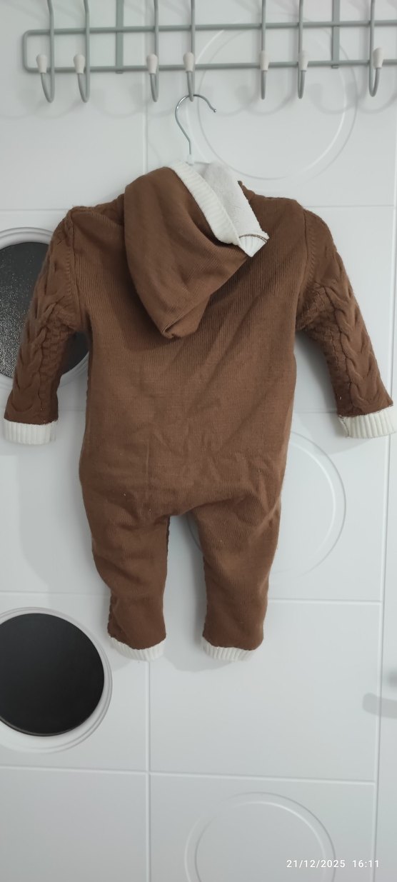 Kahverengi Örgü Bebek Tulumu - Görsel 2