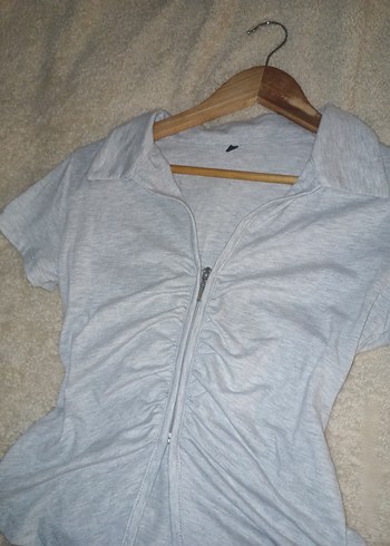 Kısa Kollu Gri Keten V Yaka Düğmeli Bluz - Görsel 2