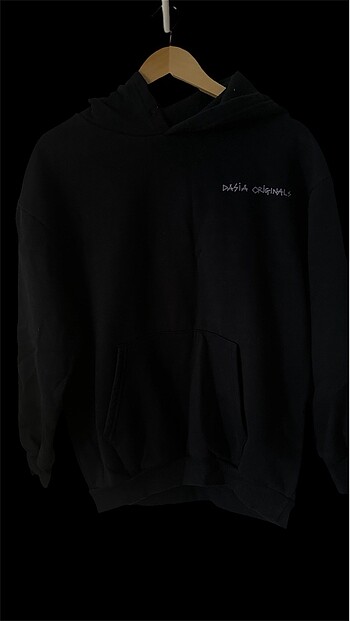 arkası baskılı siyah sweatshirt