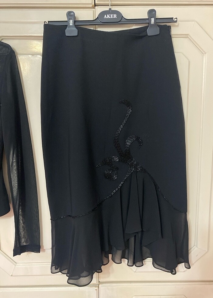 Siyah işlemeli gece kıyafeti - Görsel 2