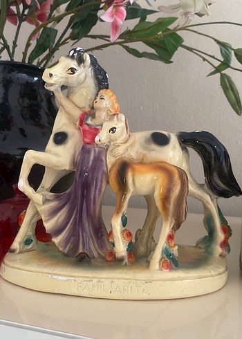Çok Renkli At ve Kız Figürü antika biblo