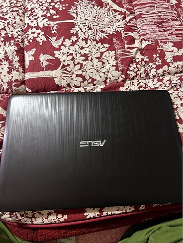Laptop ( çanta hediyeli)