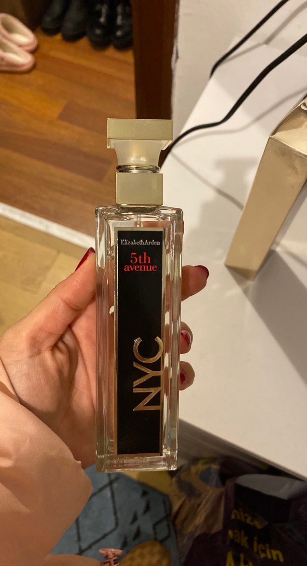 Elizabeth Arden 5th Avenue NYC Kadın Parfümü 75 ml - Görsel 3