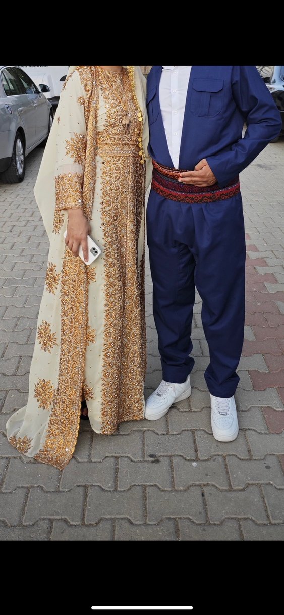 Uzun Kollu Nakışlı Altın Renkli Nişan Elbisesi - Görsel 2