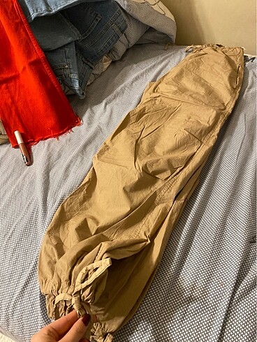 xs Beden Stradivarius paraşüt pantolon