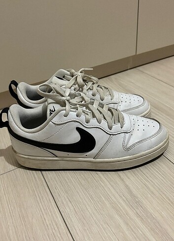 Nike court borough low