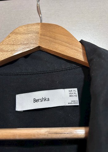 Siyah Düğmeli Kısa Kollu Gömlek - Görsel 2