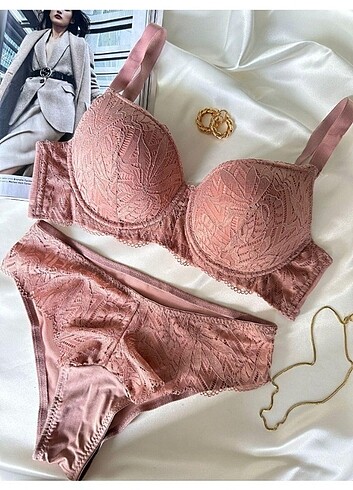 Diğer C beden desteksiz demirli takım her takım 300 tl hepsi 600 tl