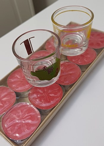 Kırmızı Tealight Mumlar ve İki Cam Mumluk - Görsel 2