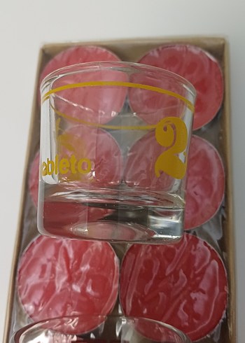 Kırmızı Tealight Mumlar ve İki Cam Mumluk - Görsel 4