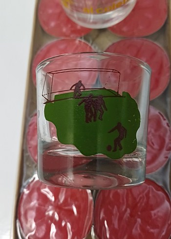 Kırmızı Tealight Mumlar ve İki Cam Mumluk - Görsel 3