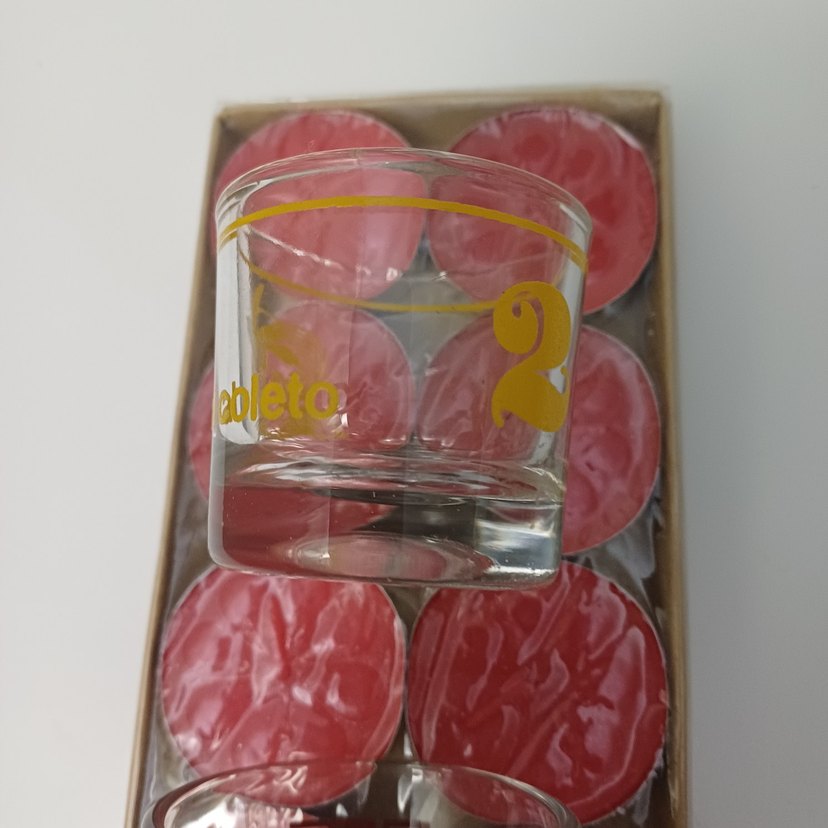 Kırmızı Tealight Mumlar ve İki Cam Mumluk - Görsel 4