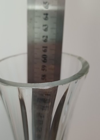 Uzun Beyaz Cam Vazo - Görsel 3