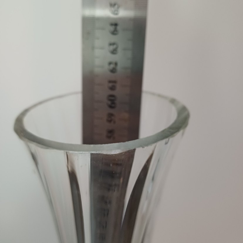 Uzun Beyaz Cam Vazo - Görsel 3