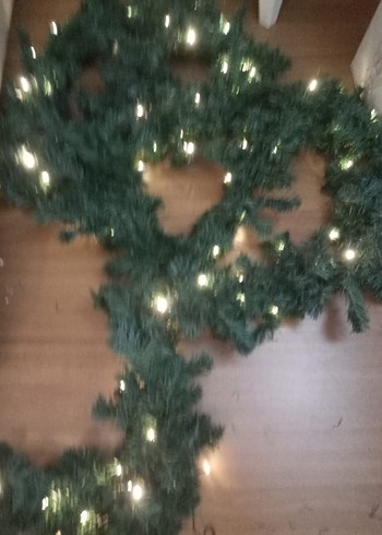 Işıklarla Süslenmiş Yeşil Yılbaşı Çelengi - Görsel 2