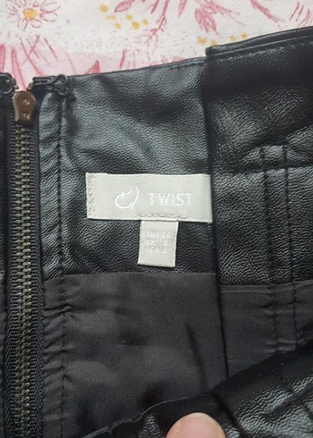Twist Nakışlı Siyah Deri Mini Etek