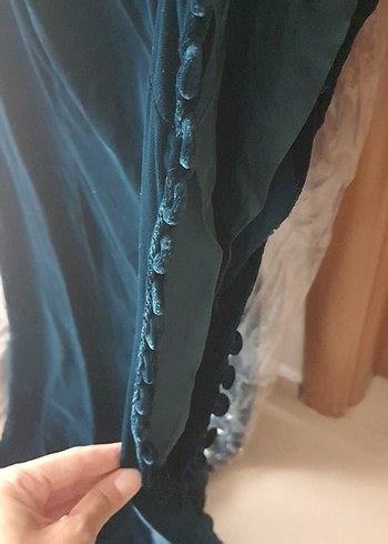 Zümrüt Yeşili Uzun Dantel Detaylı Kadın Abiye Elbise - Görsel 3