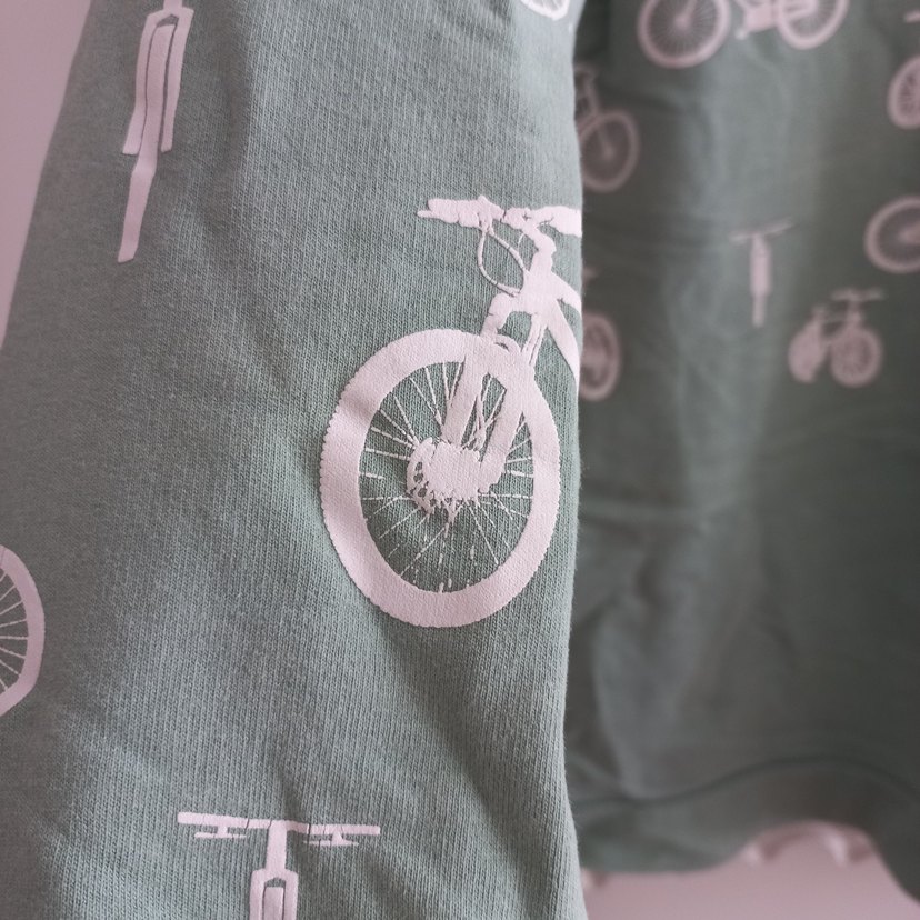 Gri Üzerinde Pembe Bisiklet Desenli Üç Tekerlekli - Görsel 3
