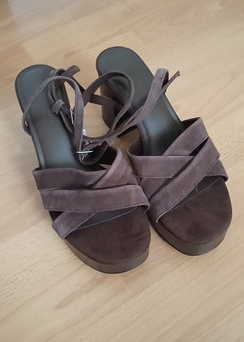 Pull and Bear Kahverengi Süet Platform Topuklu Kadın Sandalet