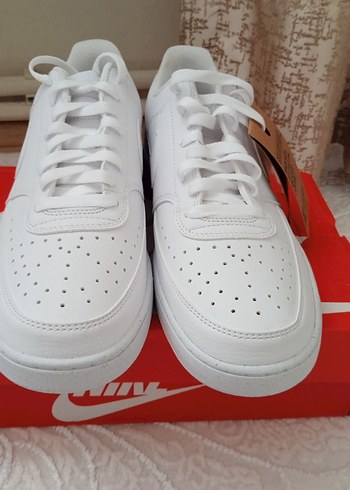 Beyaz Nike Bağcıklı Spor Ayakkabı