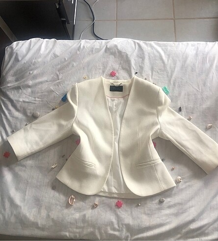 Kadın Beyaz Yarım Kol Blazer Ceket