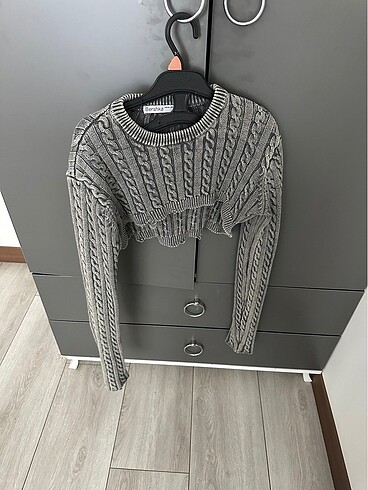 Bershka crop kazak