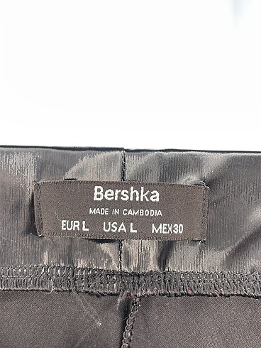 l Beden siyah Renk Bershka Düz Kesim %70 İndirimli.