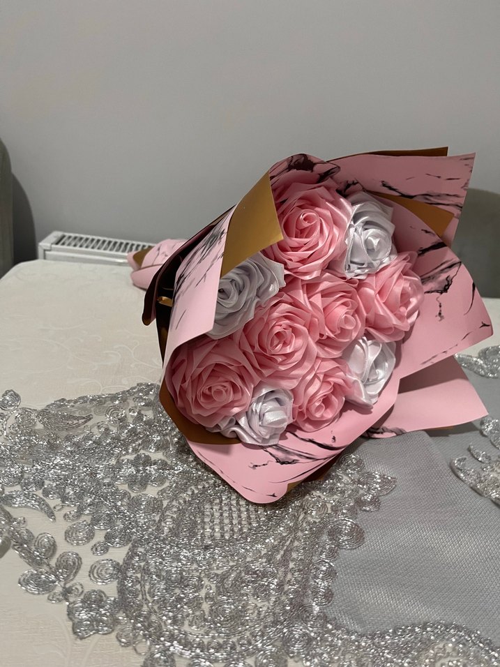 Pembe ve Beyaz Yapay Gül Buketi - Görsel 3