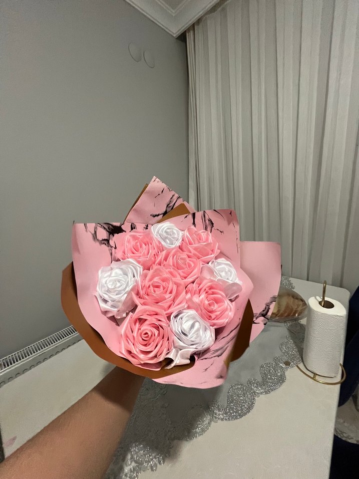 Pembe ve Beyaz Yapay Gül Buketi - Görsel 2