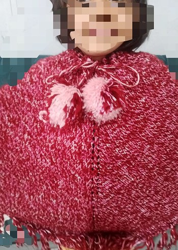 Kız Çocuk Kapüşonlu Örgü Pelerin - Görsel 4