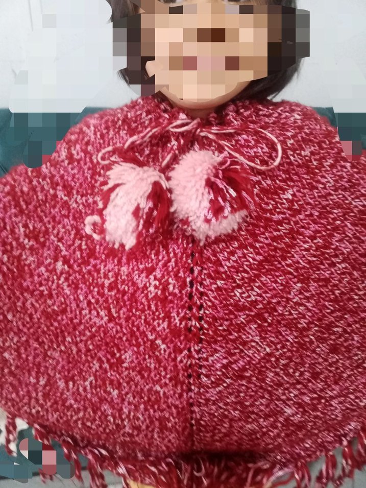 Kız Çocuk Kapüşonlu Örgü Pelerin - Görsel 4