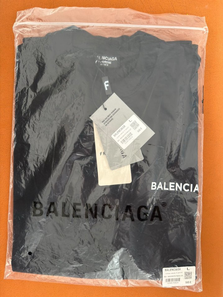 Balenciaga Siyah Bisiklet Yaka Tişört — görsel 4/4