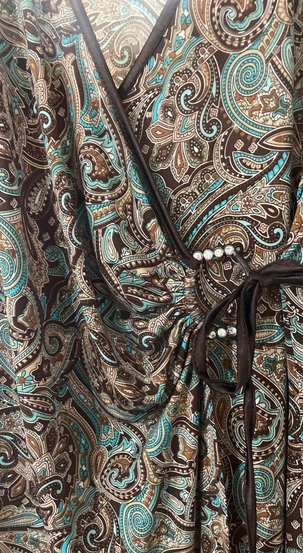 Uzun Kollu Desenli Kahverengi Kendinden Pullu Bluz - Görsel 2